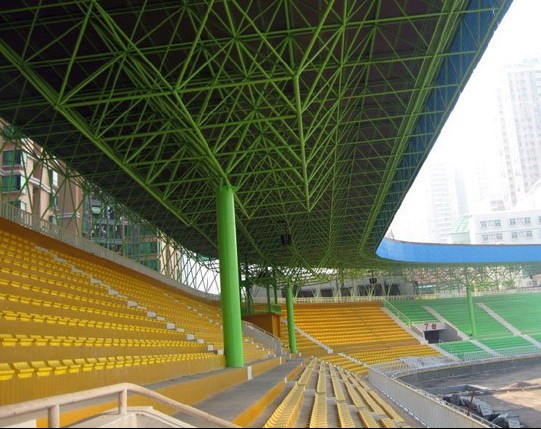 玉树体育场看台网架工程